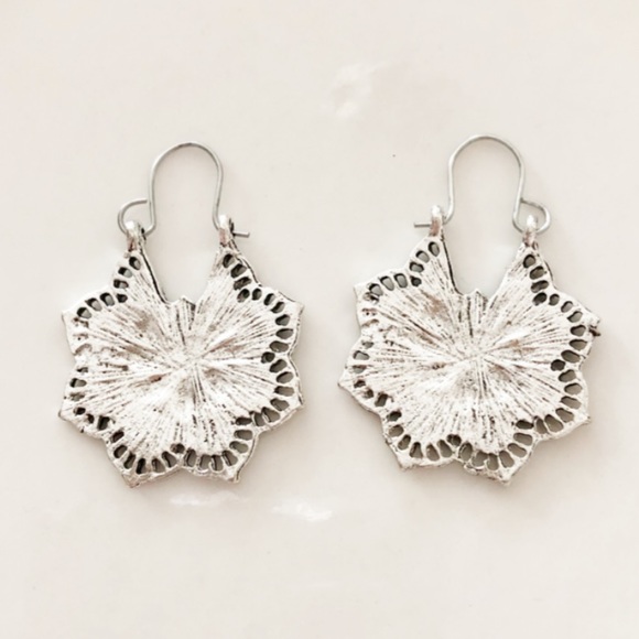 NWT Boutique Drop Earrings - Picture 3 of 3